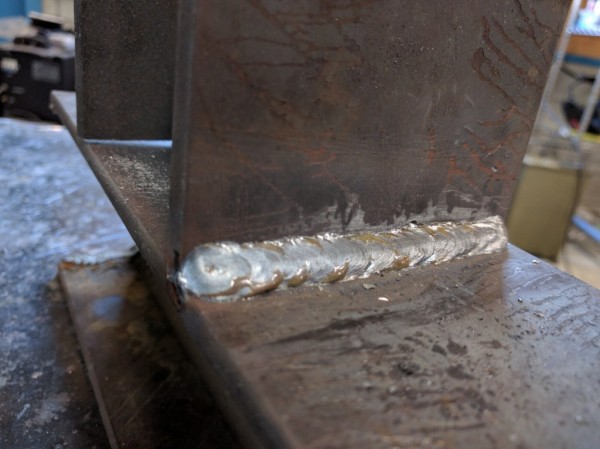 半自動溶接したH鋼