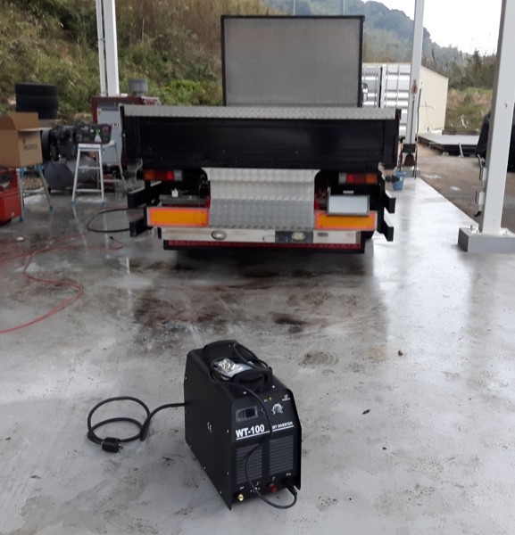 プラズマ切断機WT-100をトラック会社に納品