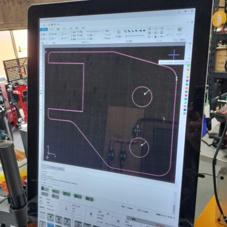ファイバーレーザー加工機