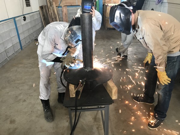 お客様にも溶接してもらう