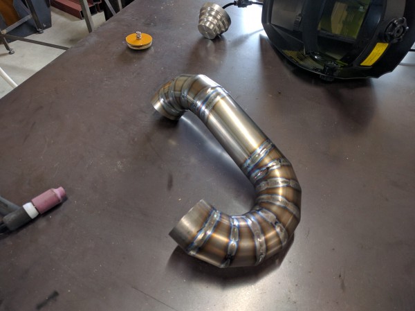 チタンマフラーの一部