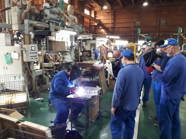 アルゴン溶接機のデモ