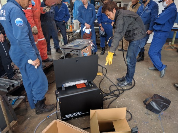 パルスミグ溶接機のデモ