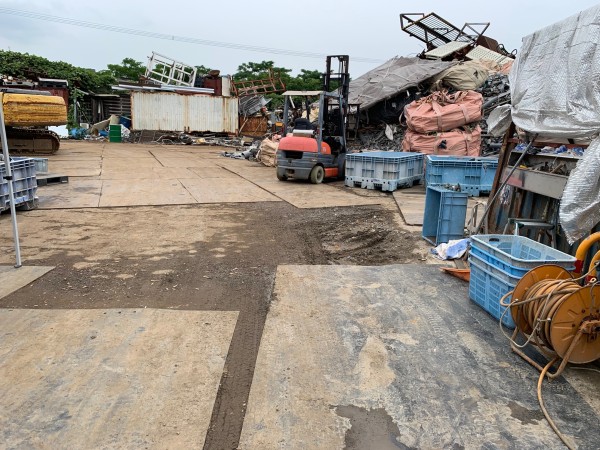 スクラップ屋さんでの解体作業にプラズマ切断機を使用