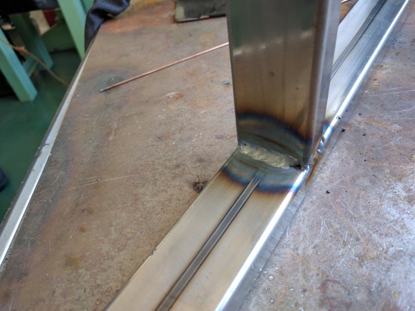 鉄の角パイプのTIG溶接