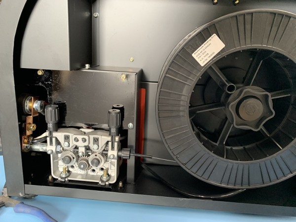 パルスミグ溶接機WT-MIG225AL内部