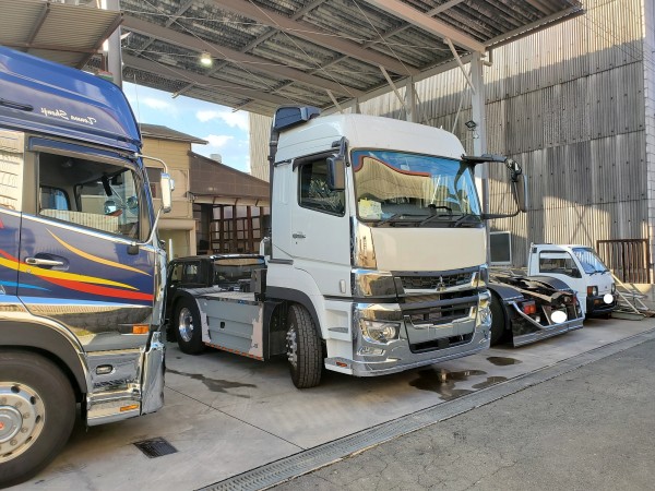 トラックの架台屋さん