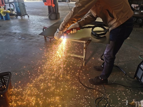 プラズマ切断機を納品