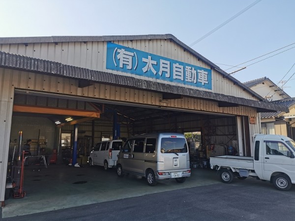 自動車整備工場に溶接機を納品