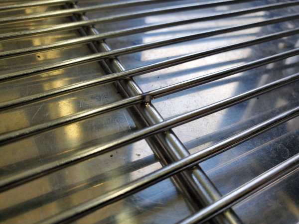 ステンレスの金網補修