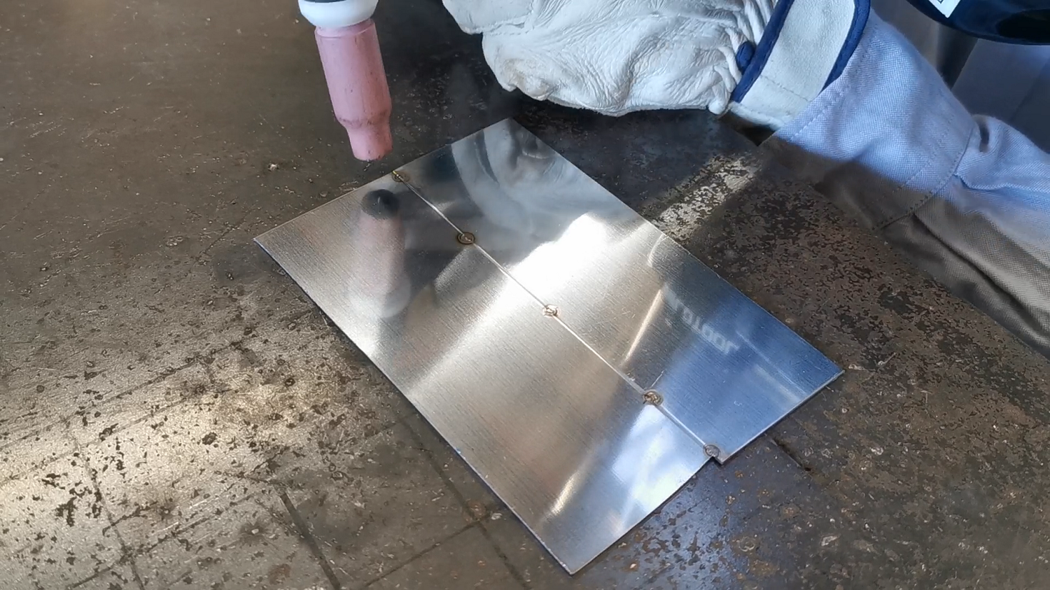 薄板ステンレス仮止め