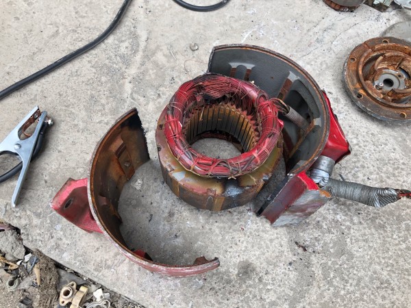 鋳鉄製モーターハウジングを切断