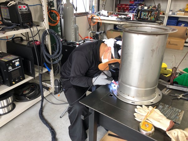 ステンレス1.0mmの煙突をマイクロTIG溶接