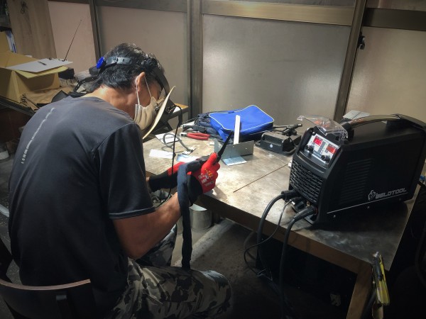 マイクロTIG溶接機で溶接