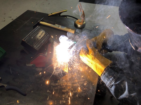 ノンガス溶接を練習中