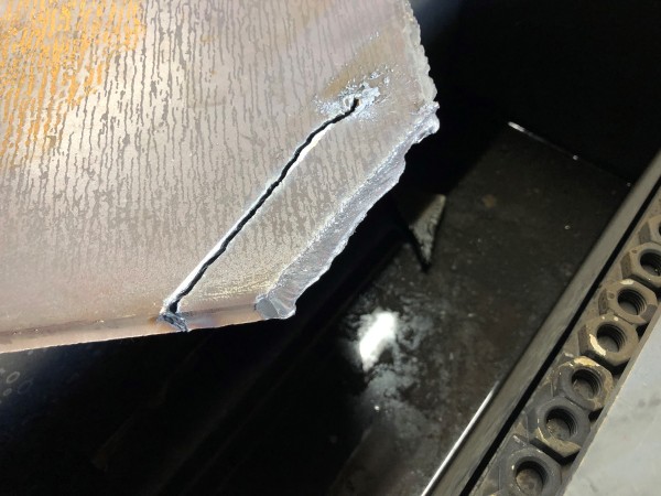 プラズマ切断で板厚25mmに穴を開けてから切断