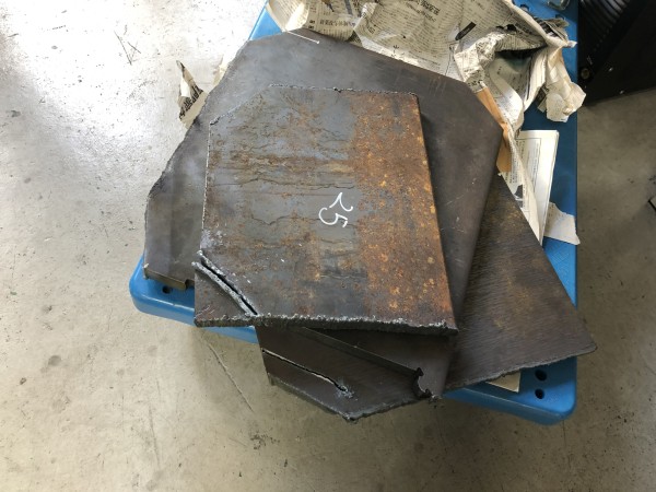 厚板をプラズマ切断で検証する。