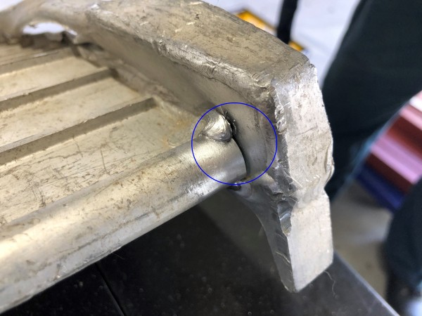 アルミスロープの溶接個所が剥がれた