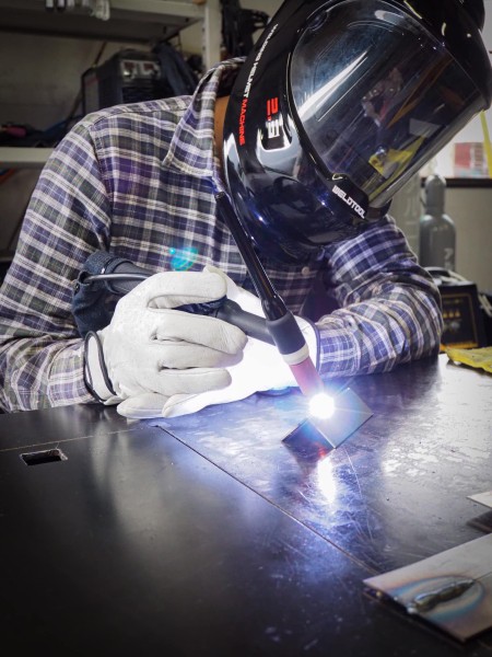 TIGトーチの持ち方