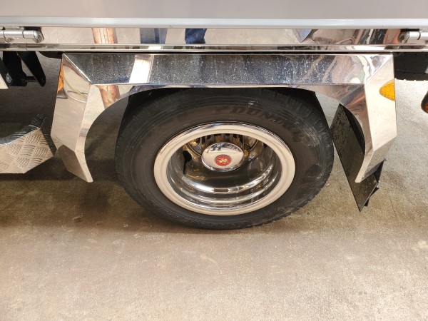 トラックのフェンダー