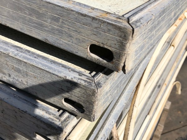 防音パネル,アルミフレーム,割れ