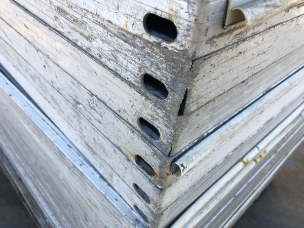 防音パネル,アルミフレーム,割れ