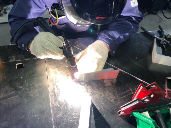 TIG溶接,アルミ溶接,アルミアングル, 仮付け