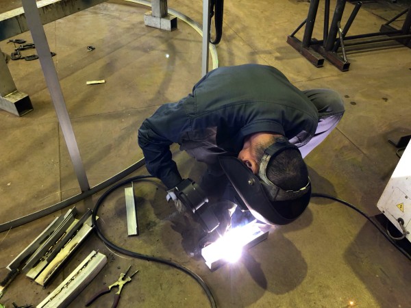 下向き姿勢,ステンレス溶接,筐体,アングル,パルスミグ半自動溶接機,WT-MIG225AL,スプールガン