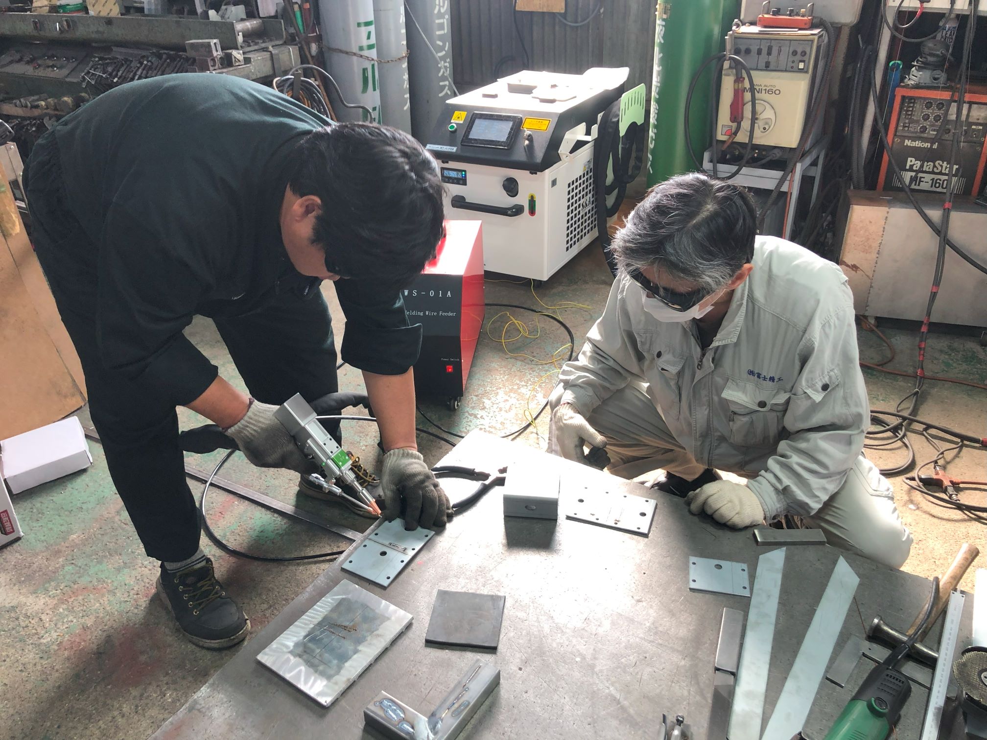 ファイバーレーザー溶接機WT-FL1500を板金加工屋さんに納品