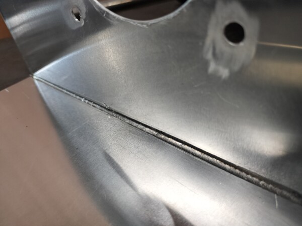 アルミレーザー溶接