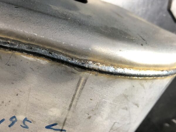 半自動溶接機で溶接