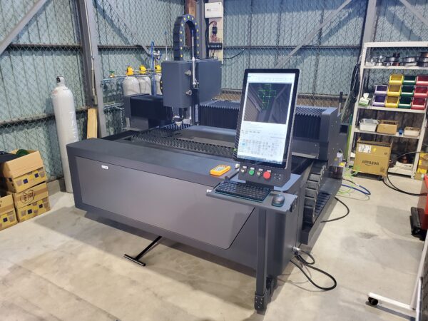 ファイバーレーザー加工機