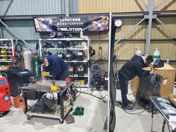 作業中の関東スタッフ