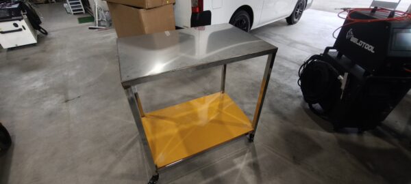 ファイバーレーザー加工機で作った作業台